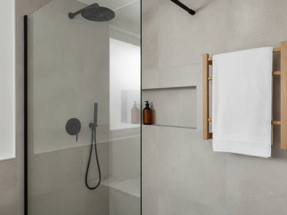 Salle de bain refaite, douche à l’italienne